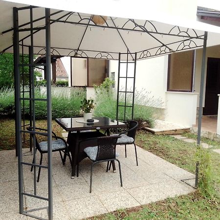 Apartmani Irena Arvaj Πόρετς Εξωτερικό φωτογραφία
