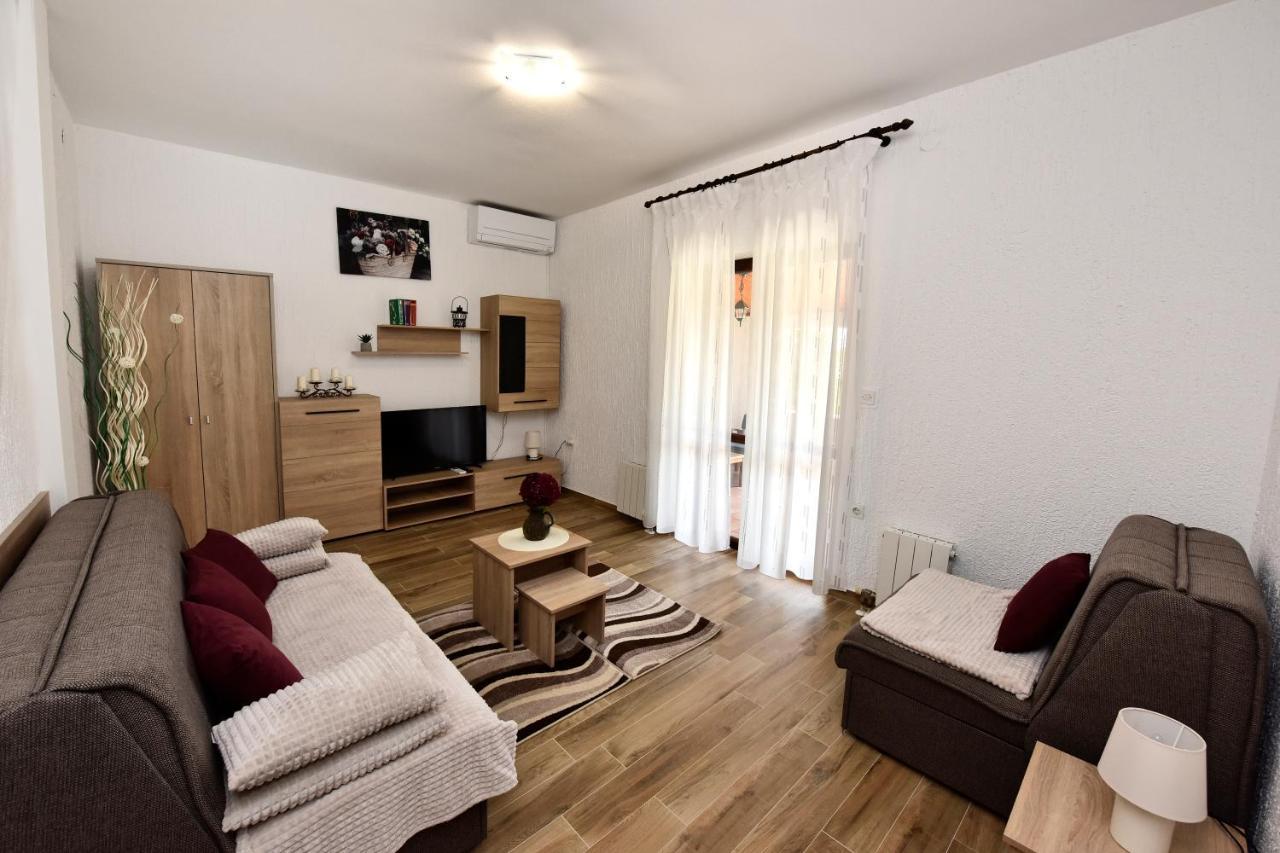 Apartmani Irena Arvaj Πόρετς Εξωτερικό φωτογραφία