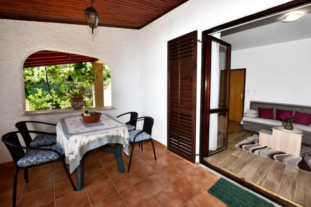 Apartmani Irena Arvaj Πόρετς Εξωτερικό φωτογραφία