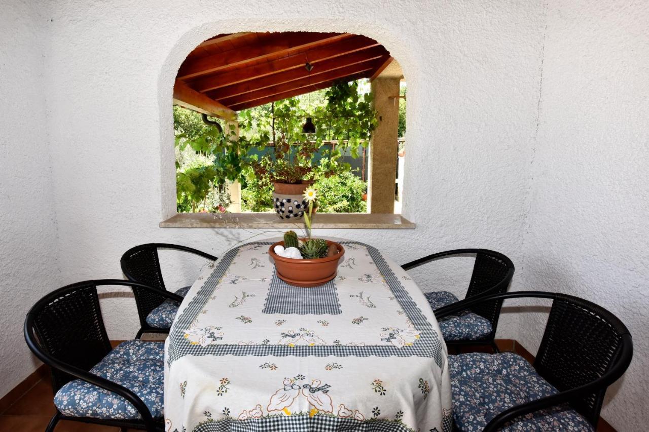 Apartmani Irena Arvaj Πόρετς Εξωτερικό φωτογραφία