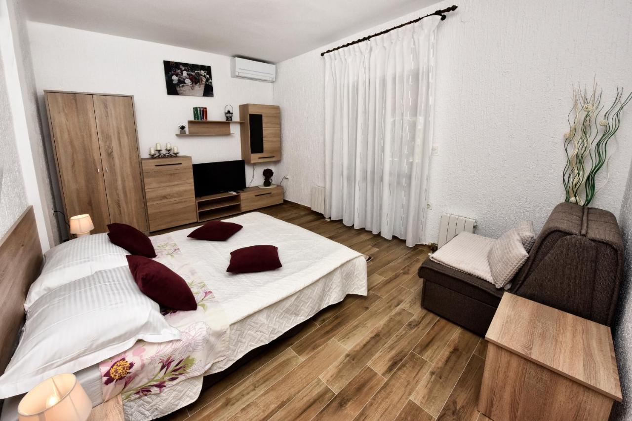 Apartmani Irena Arvaj Πόρετς Εξωτερικό φωτογραφία