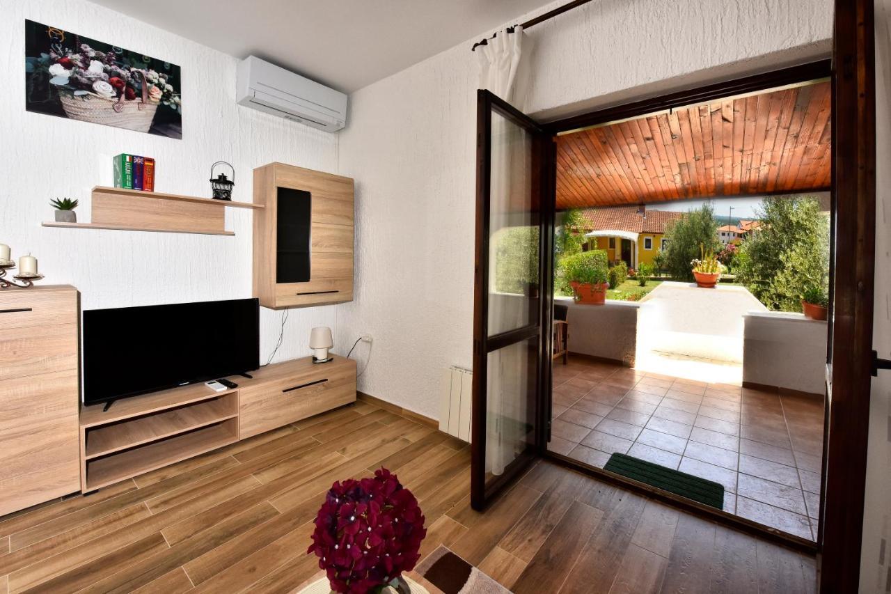 Apartmani Irena Arvaj Πόρετς Εξωτερικό φωτογραφία