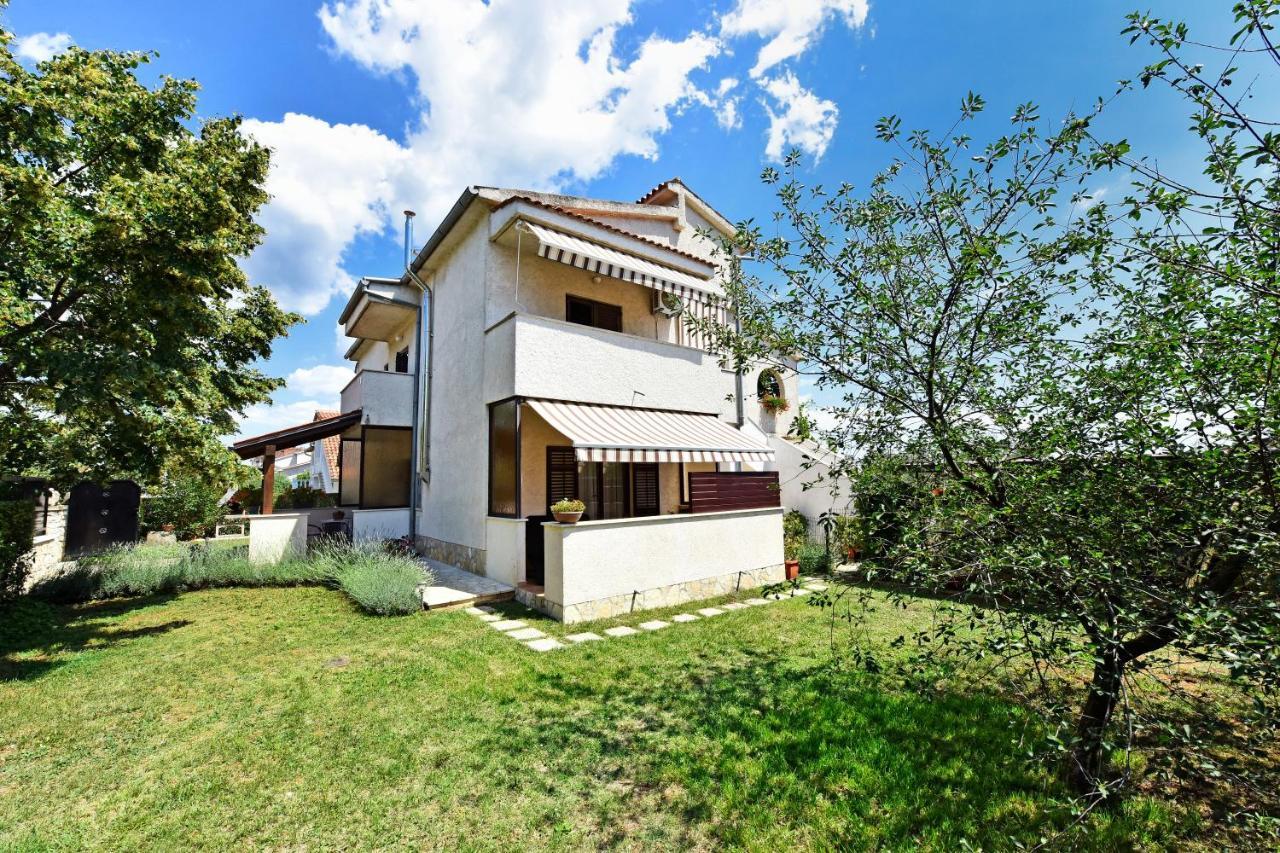 Apartmani Irena Arvaj Πόρετς Εξωτερικό φωτογραφία