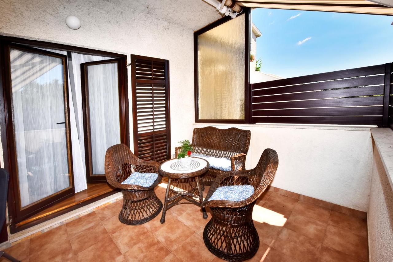 Apartmani Irena Arvaj Πόρετς Εξωτερικό φωτογραφία