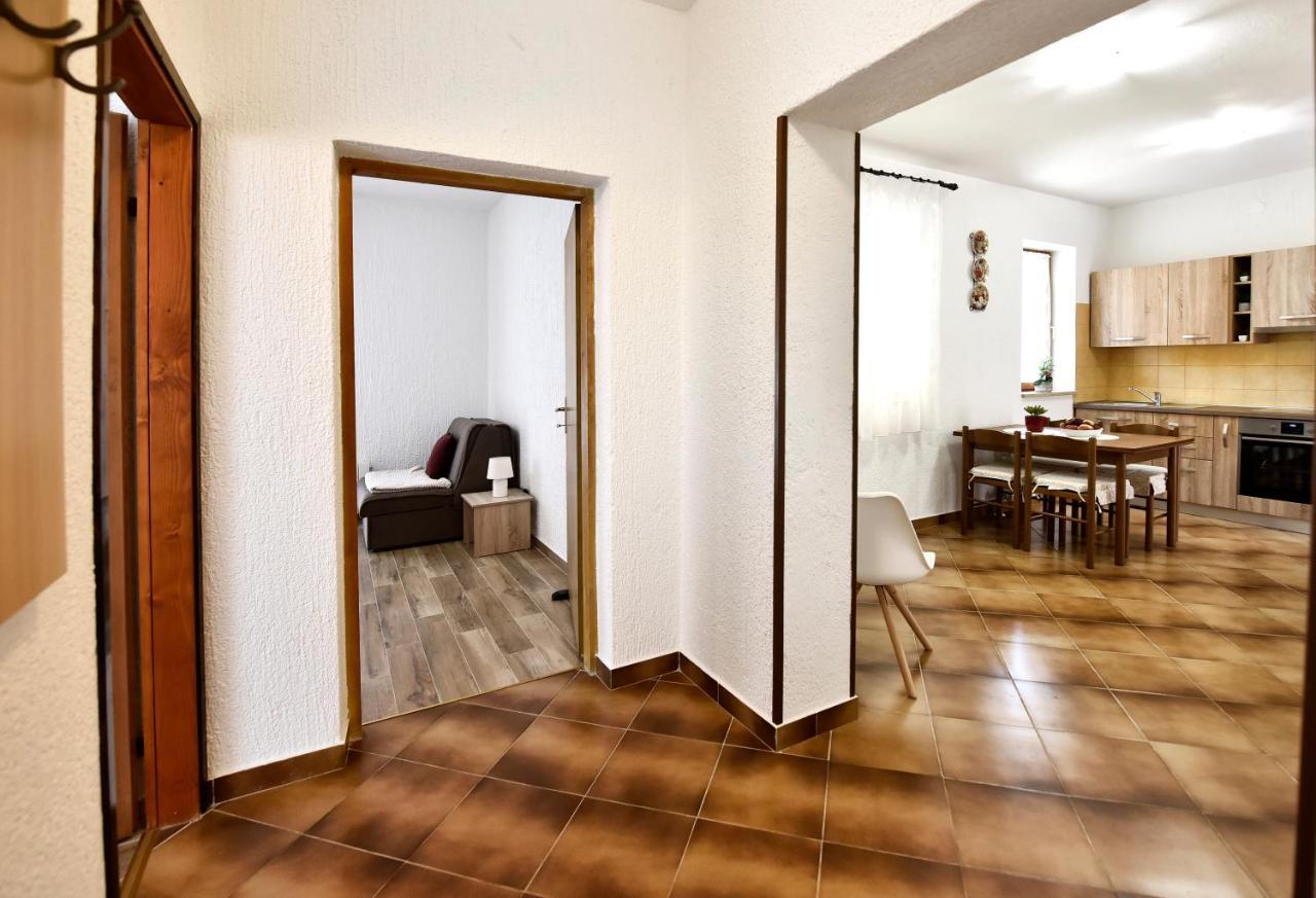 Apartmani Irena Arvaj Πόρετς Εξωτερικό φωτογραφία