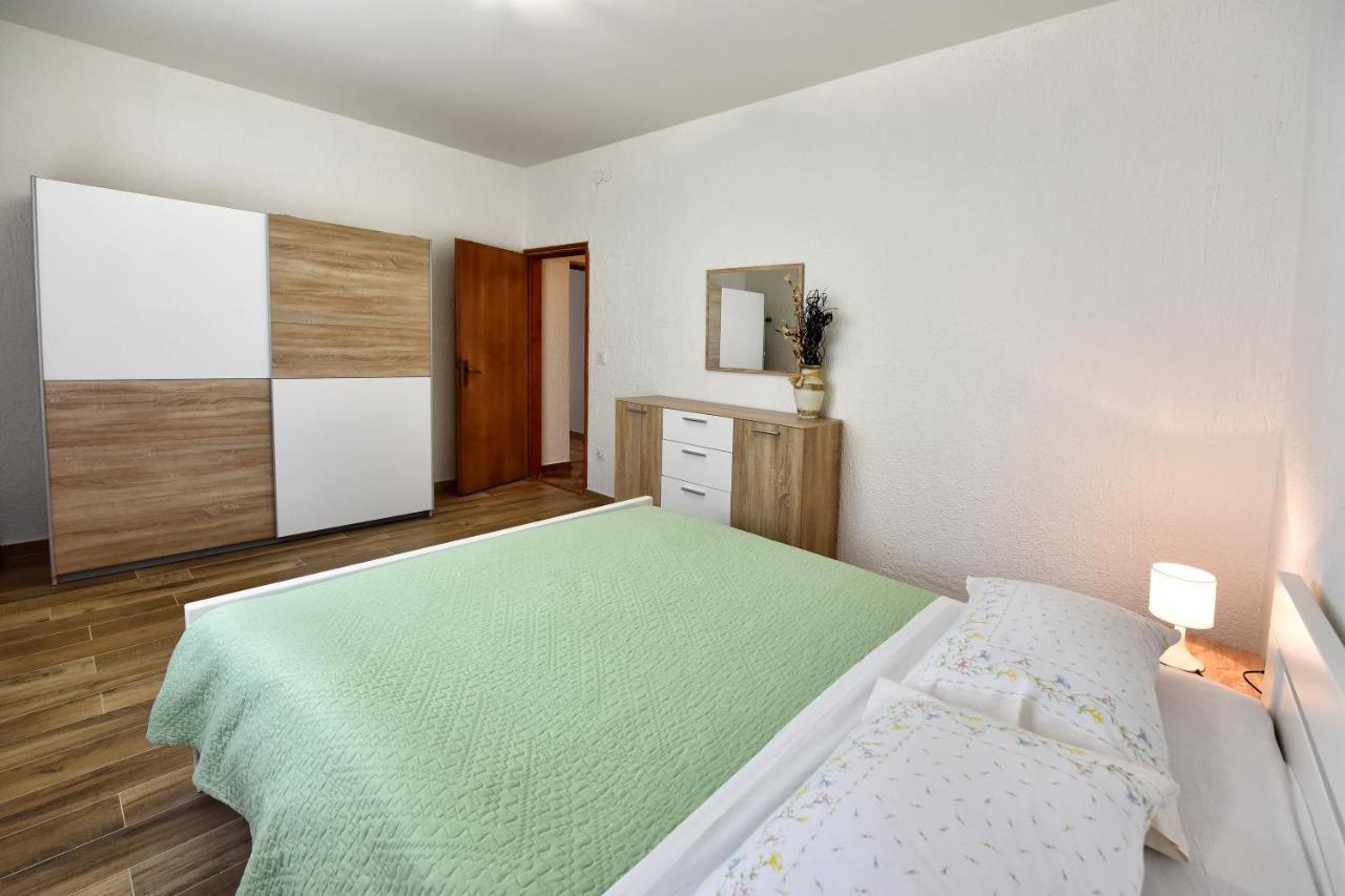 Apartmani Irena Arvaj Πόρετς Εξωτερικό φωτογραφία