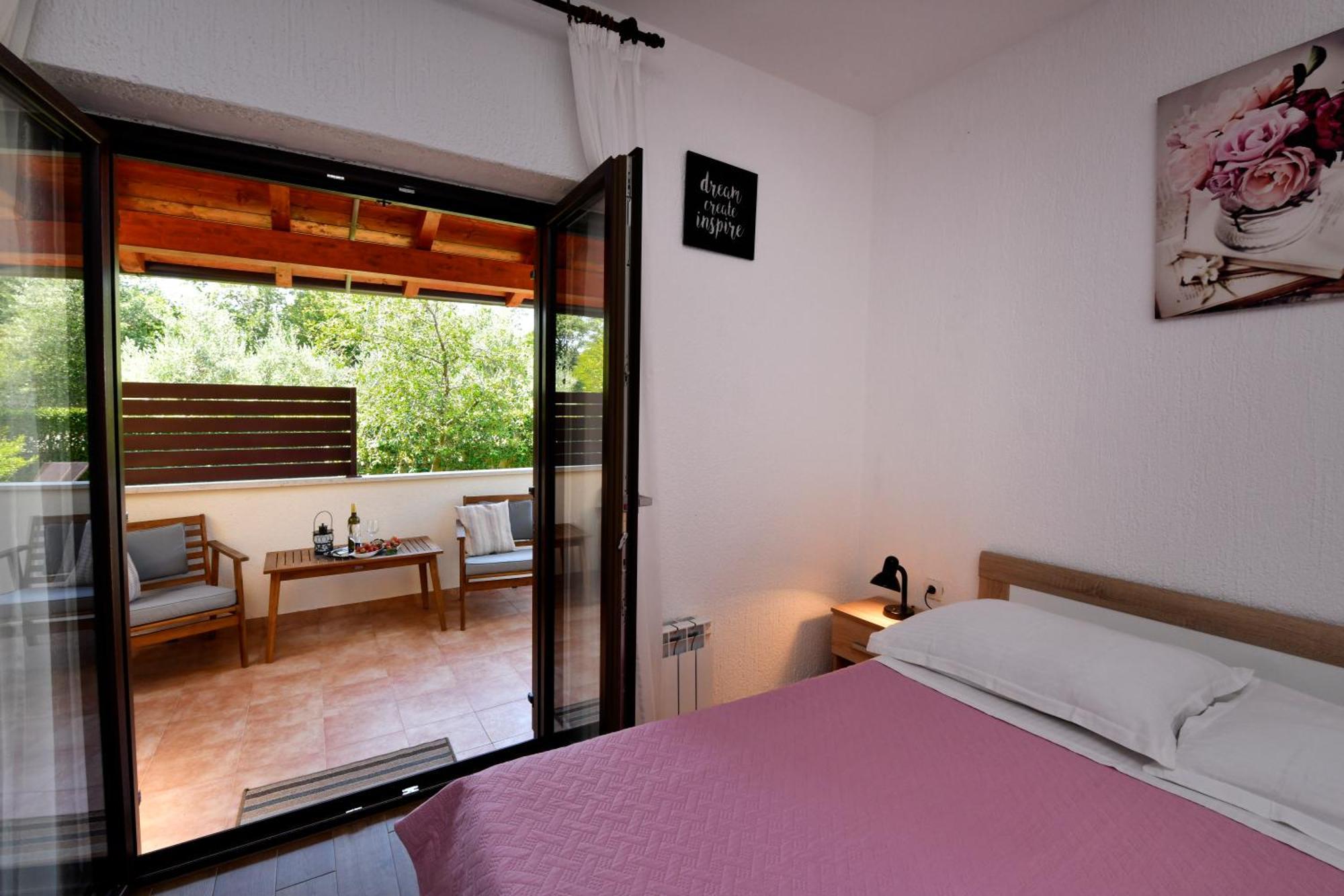 Apartmani Irena Arvaj Πόρετς Εξωτερικό φωτογραφία