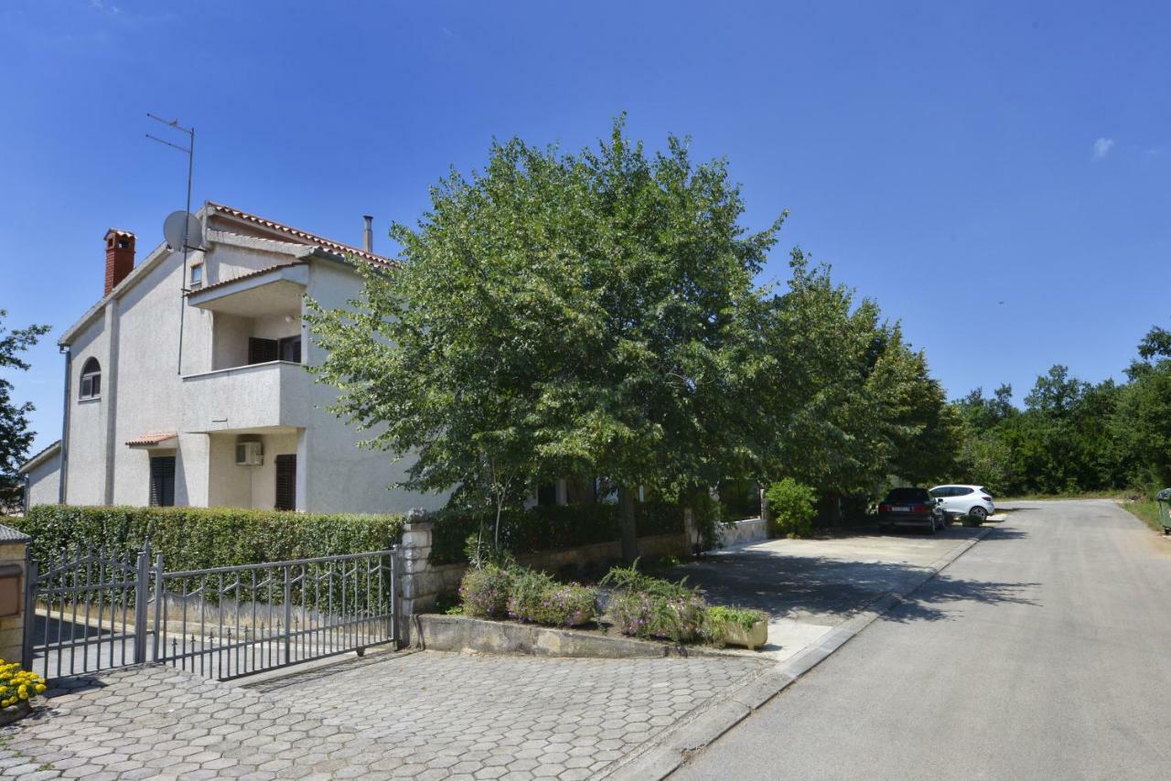 Apartmani Irena Arvaj Πόρετς Εξωτερικό φωτογραφία