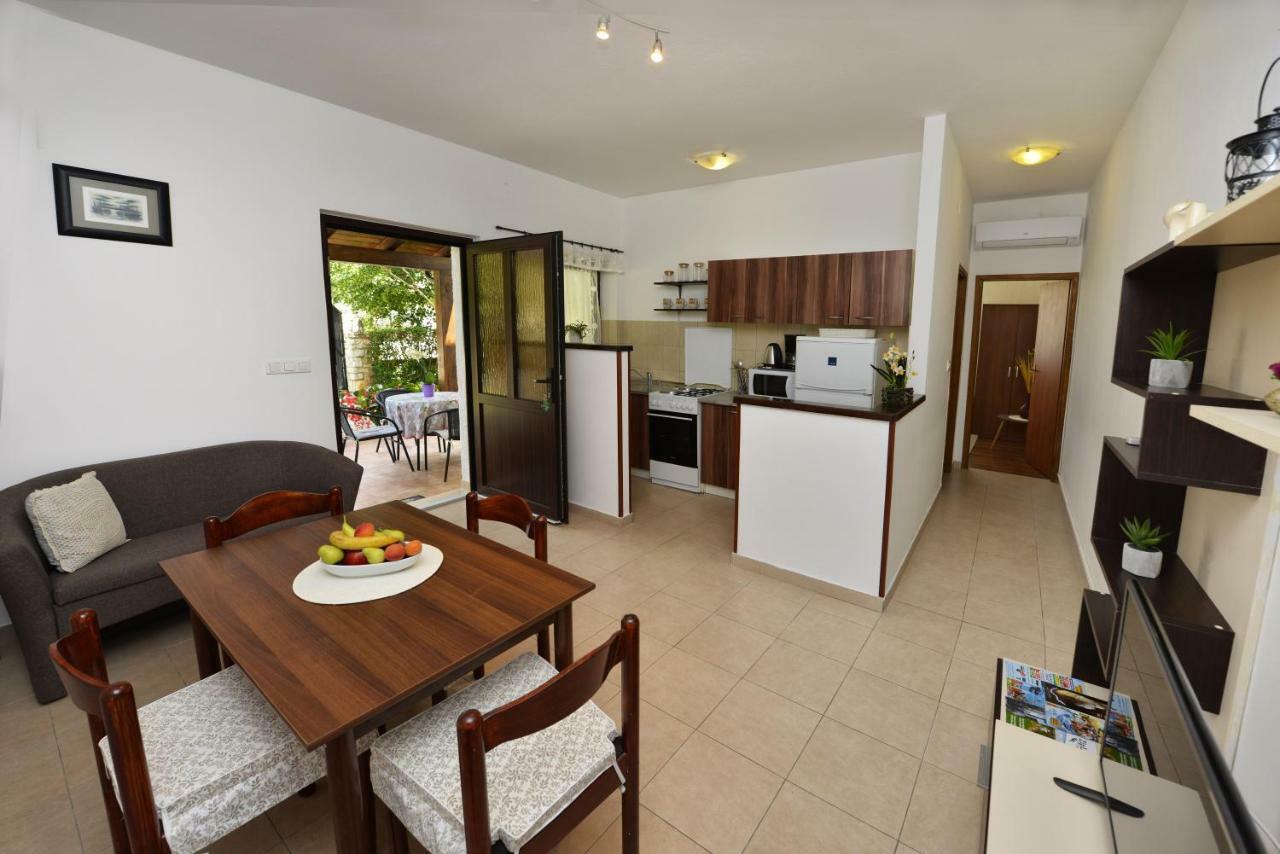 Apartmani Irena Arvaj Πόρετς Εξωτερικό φωτογραφία
