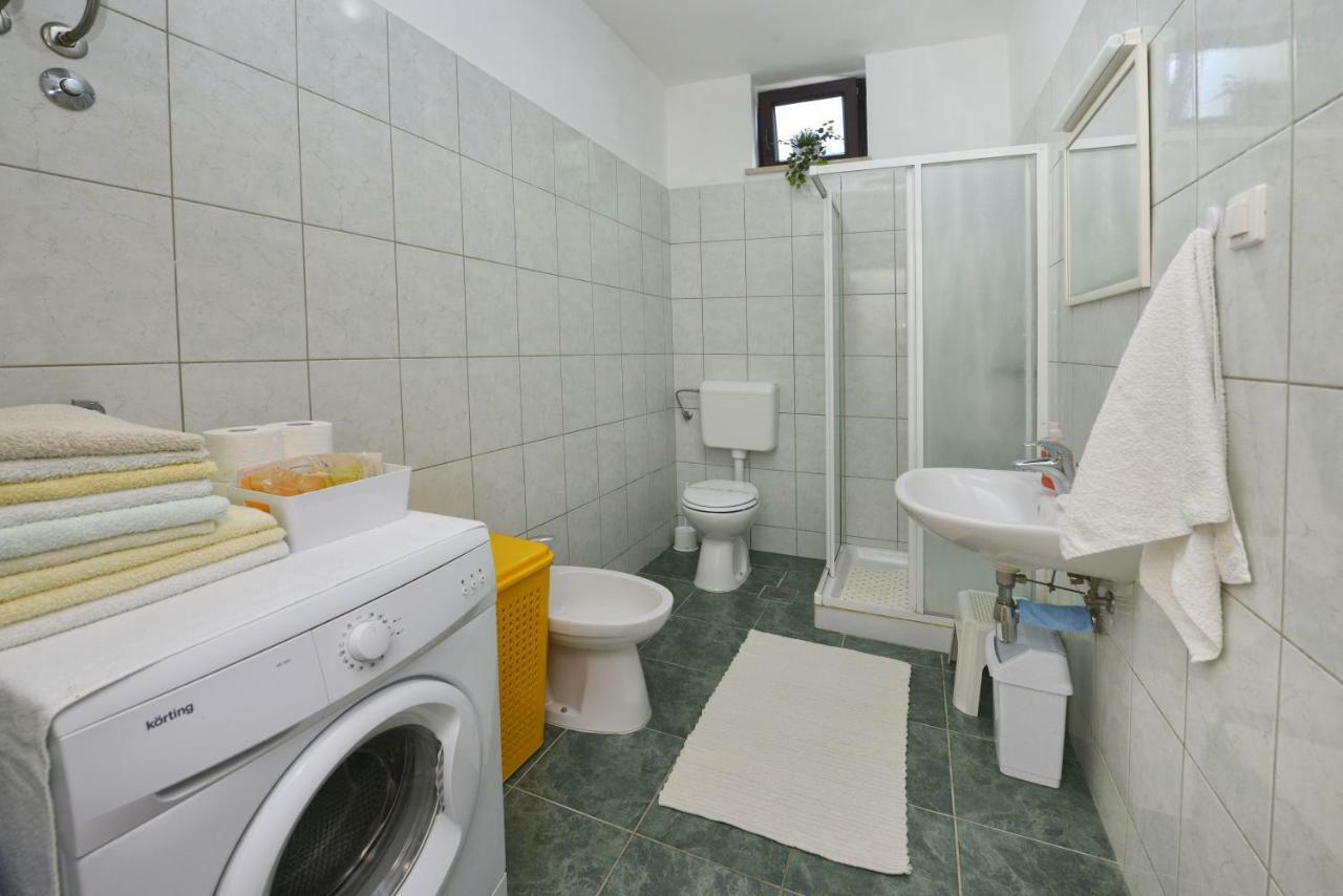 Apartmani Irena Arvaj Πόρετς Εξωτερικό φωτογραφία