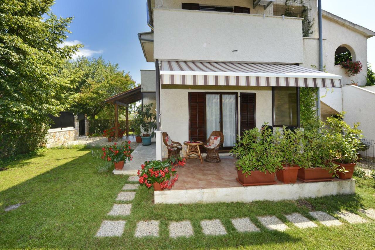 Apartmani Irena Arvaj Πόρετς Εξωτερικό φωτογραφία