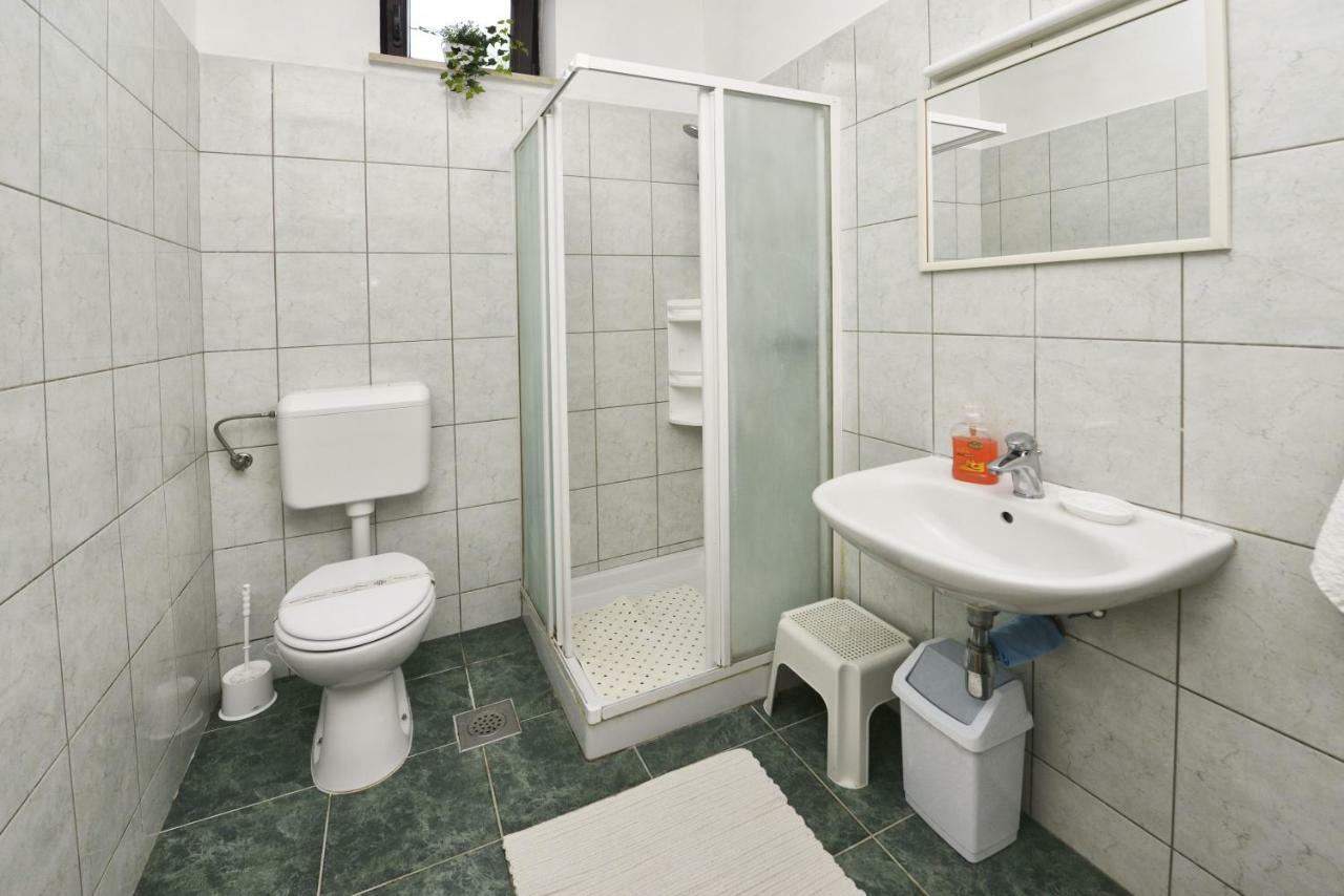 Apartmani Irena Arvaj Πόρετς Εξωτερικό φωτογραφία